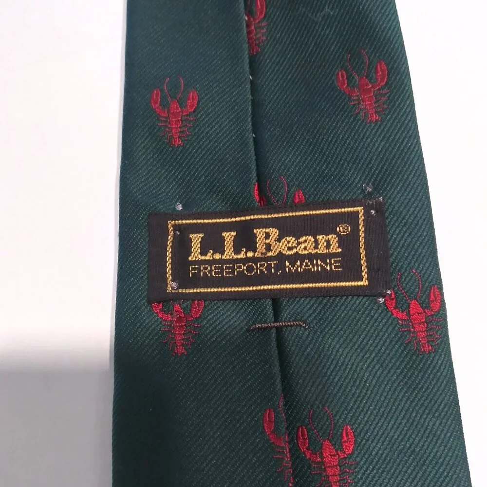 L.L. Bean Green color with embroidered RED LOBSTERS silk tie - Picture 2 of 8
